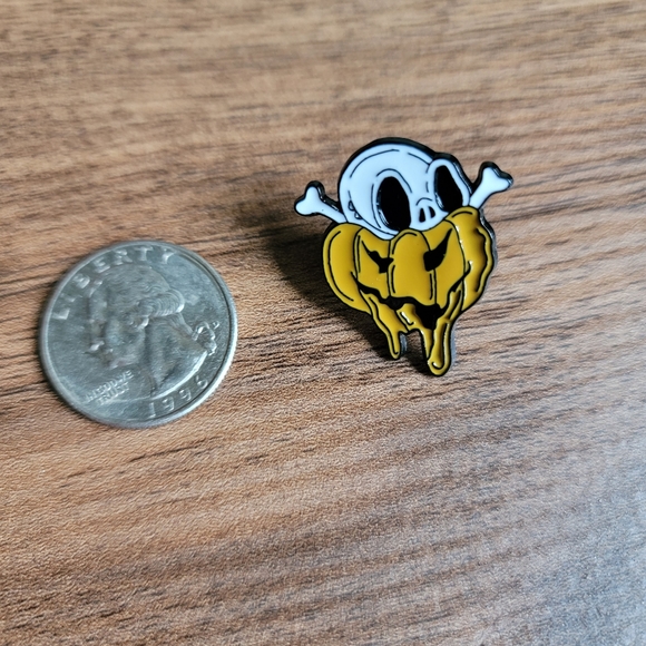 Skeleton Skull Pumpkin Enamel Pin - Picture 4 of 6